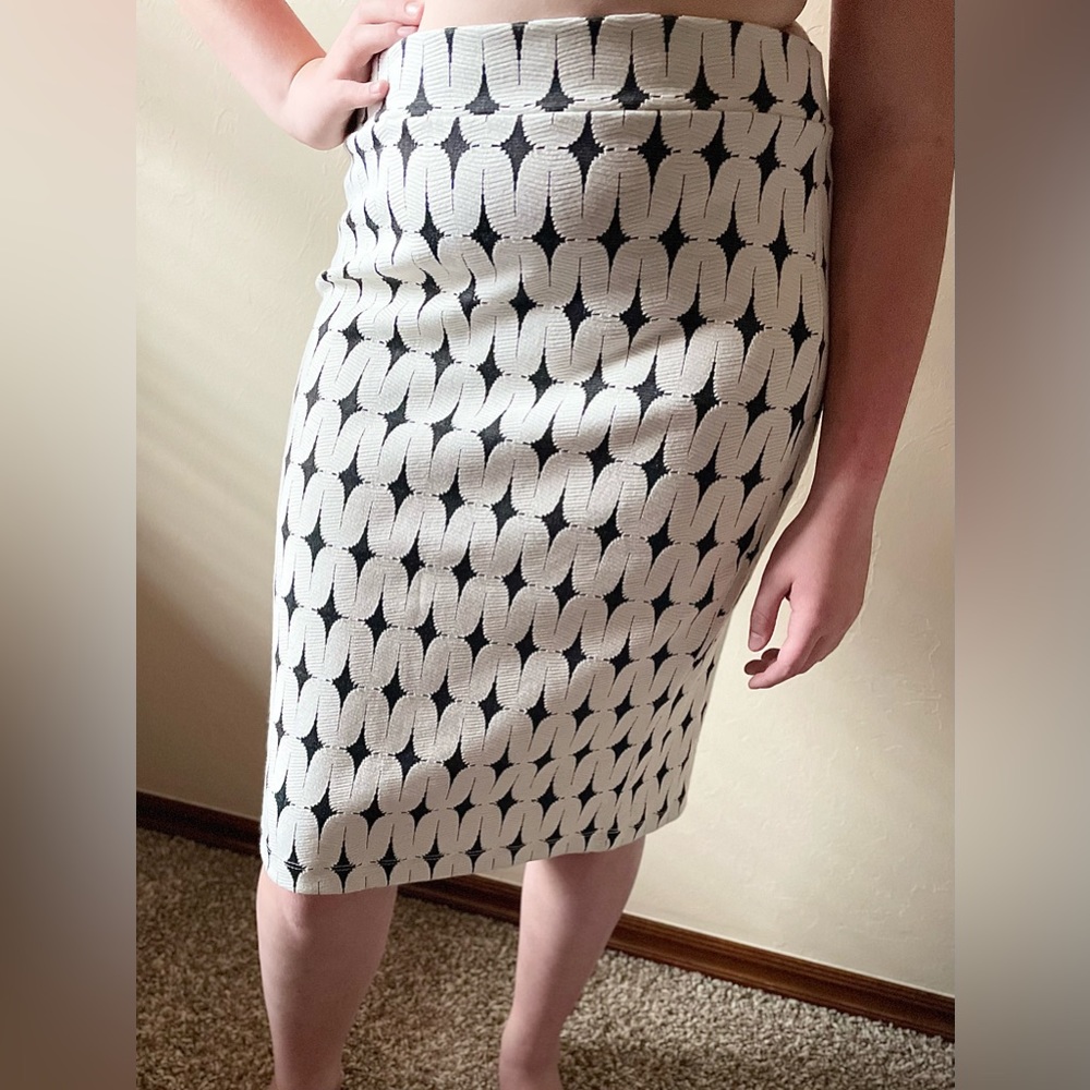 🆕 Renee C Geometric Gray and Off White Leena Printed Pencil Midi Skirt | Large - Picture 2 of 6
